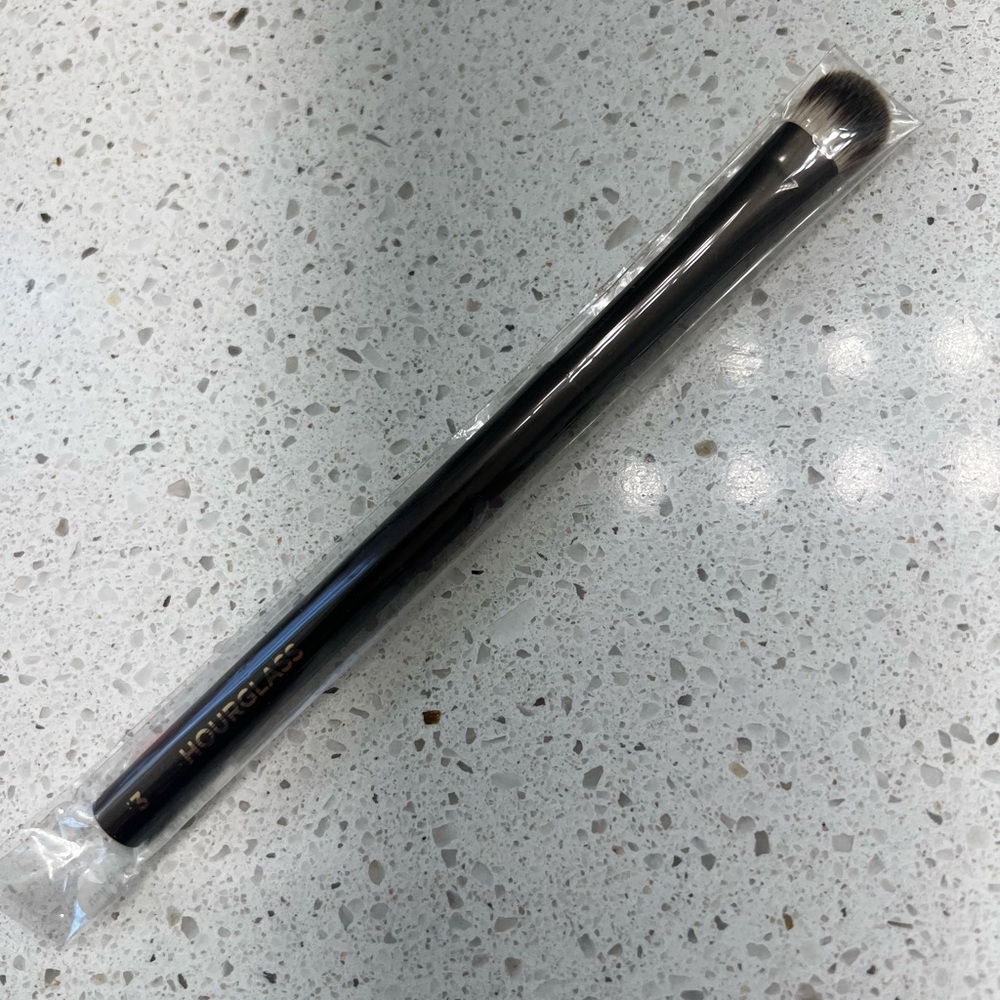 NEW - Hourglass All-Over Shadow Brush - Picture 3 of 3